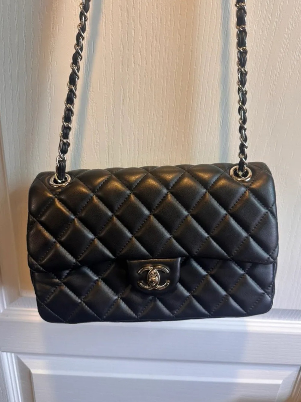 Source Unknown Black Quilted Shoulder Bag with Chain Strap